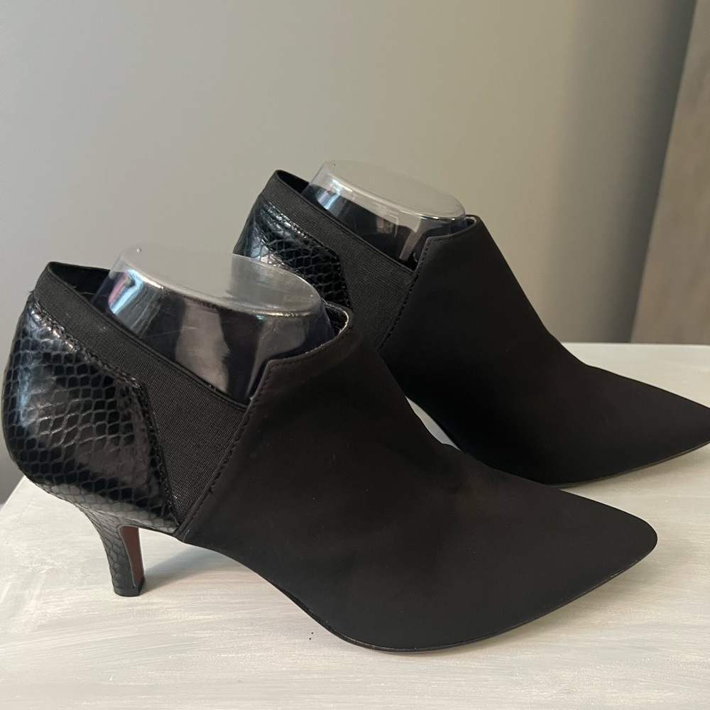 Donald J Pliner Tillie Black High Heel Bootie Size 10 Fabric Snake Print Slip On